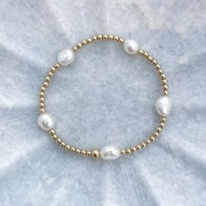 Pearly bracelet made with 14k gold filled beads and freshwater pearls